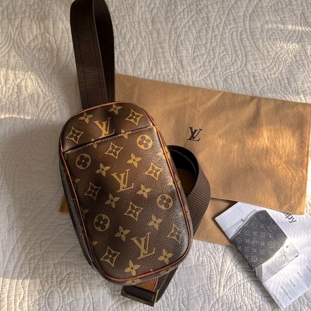 LOUIS VUITTON Monogram Pochette Gange